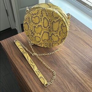 Chic Yellow Snakeskin Round Bag